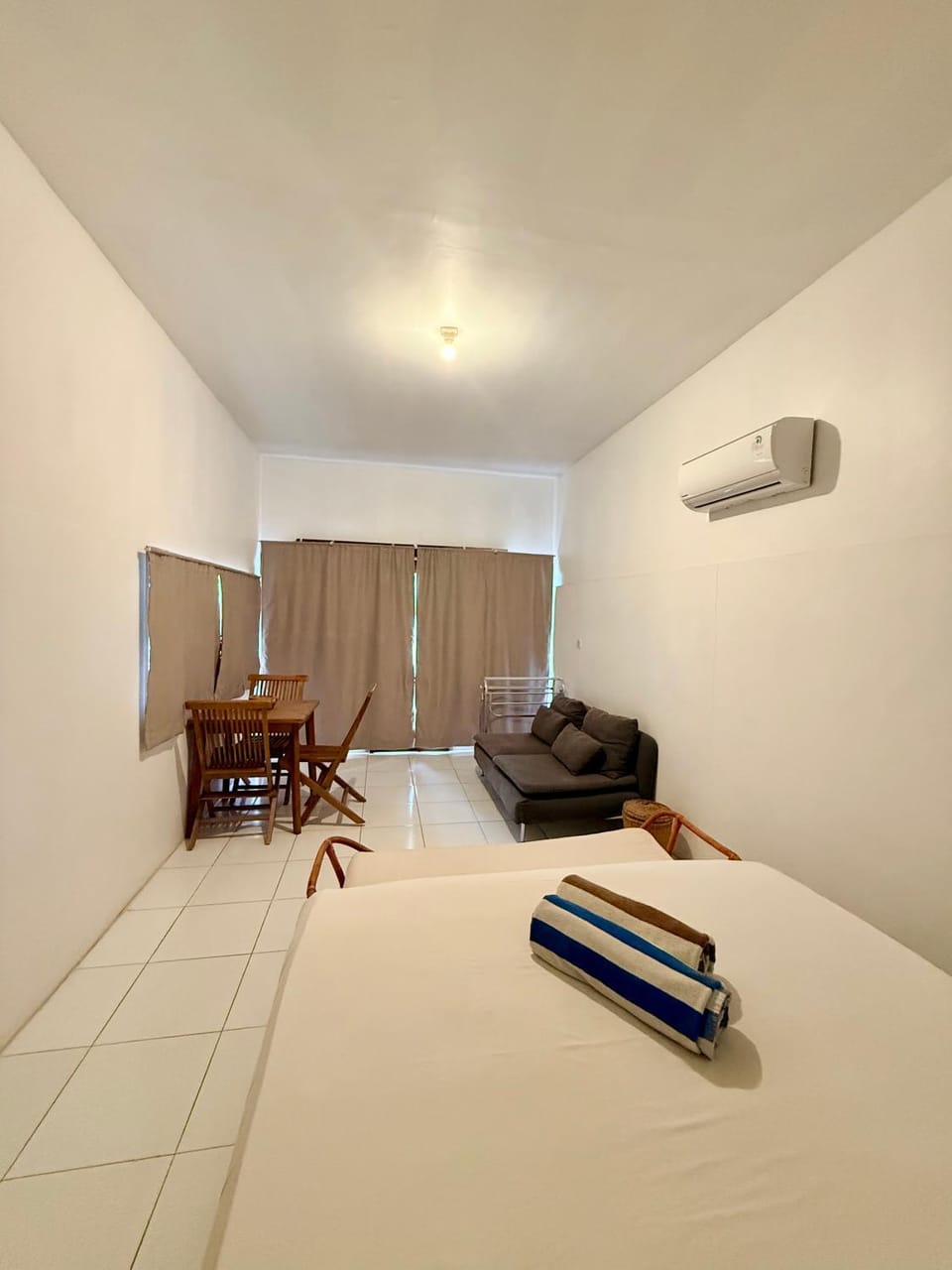 Bed, Photo of the whole room, Seating area, Bedroom