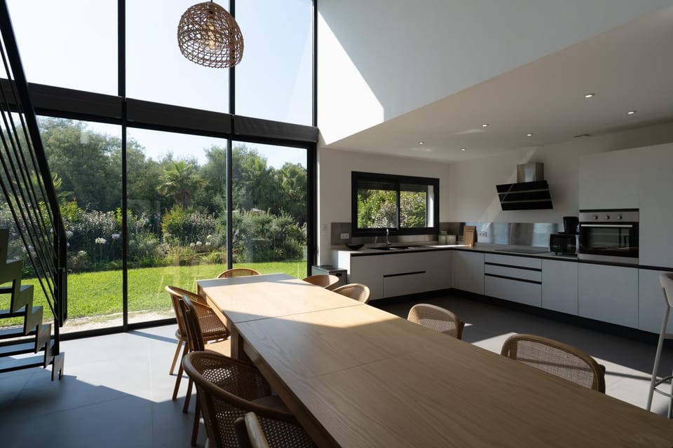 Property building, Kitchen or kitchenette, Living room