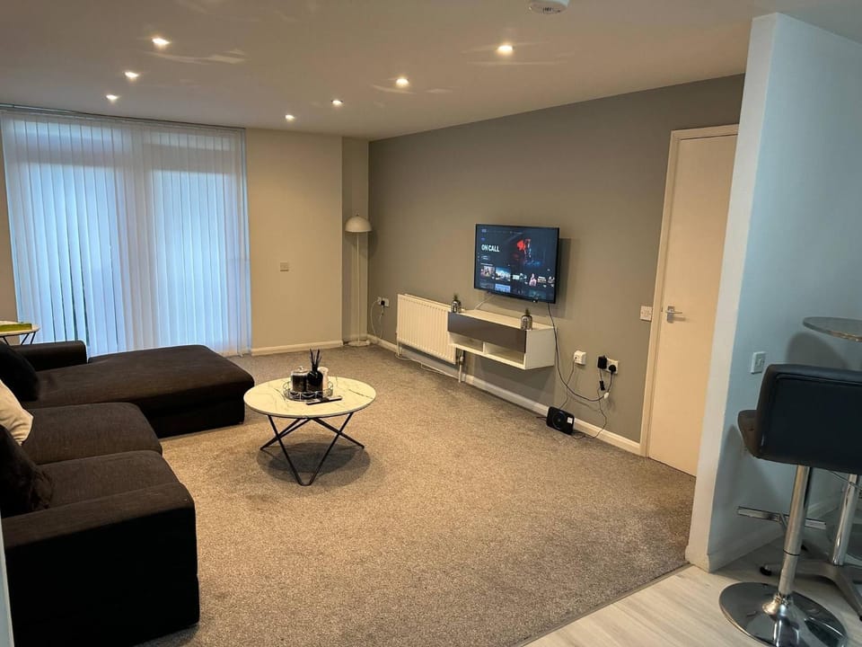 Communal lounge/ TV room, TV and multimedia, Living room