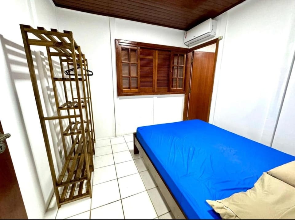 Toilet, Bed, People, Summer, Photo of the whole room, Bedroom, Seasons, group of guests, Family
