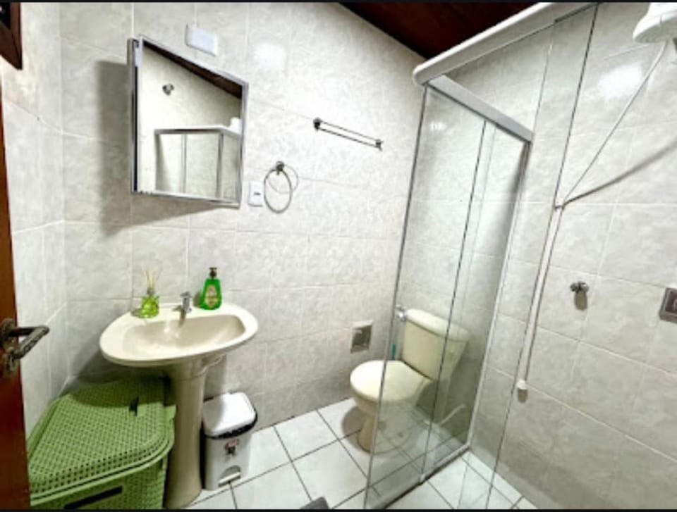 Shower, Toilet