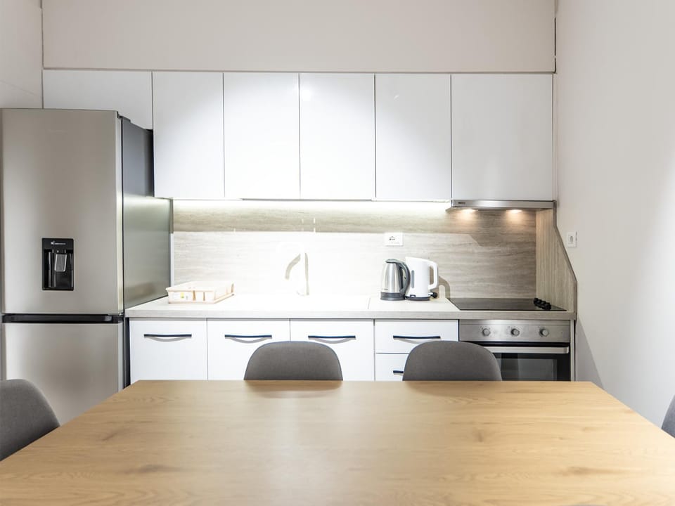 Kitchen or kitchenette, Dining area, oven, stove