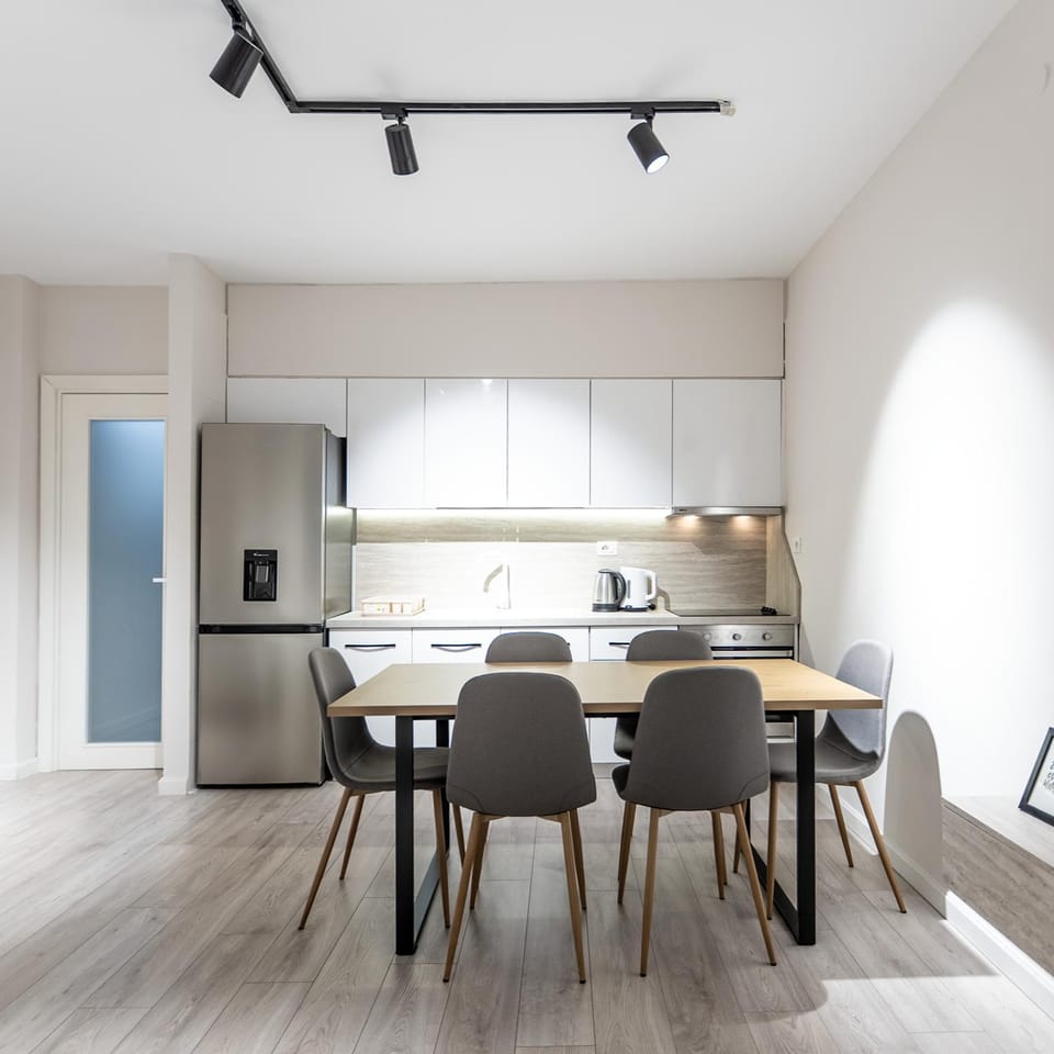 Kitchen or kitchenette, Dining area, Breakfast, oven