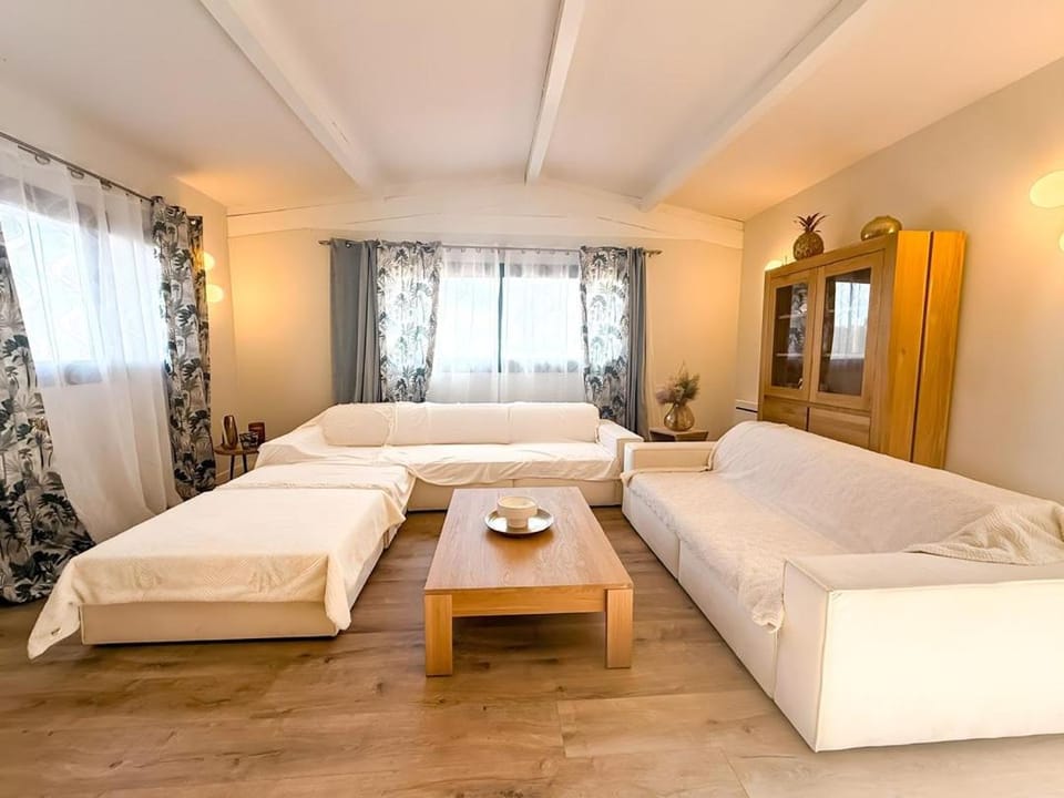 Villa A Muredda, 6 pers, jacuzzi, 15 min plage en voiture Villa in Porto-Vecchio