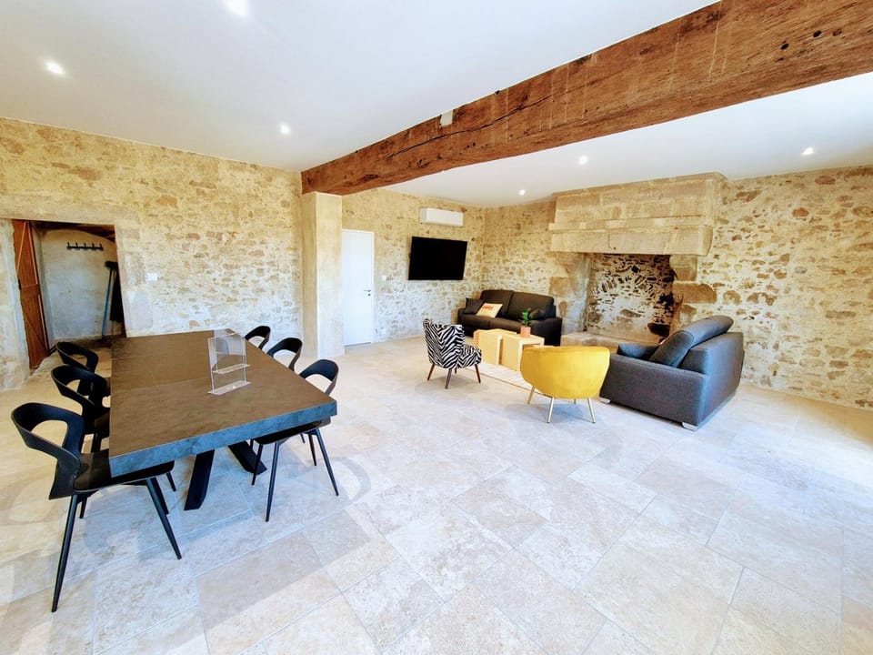 Le 1701 – Gîte 15 pers avec piscine, Puy du Fou Bed and Breakfast in Pays de la Loire