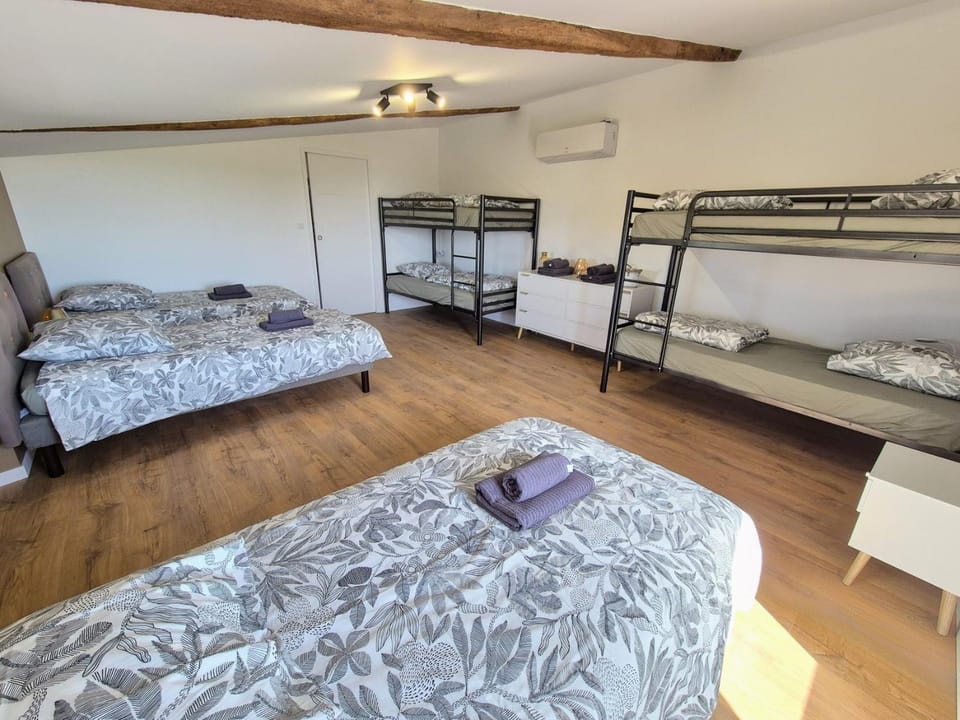 Le 1701 – Gîte 15 pers avec piscine, Puy du Fou Bed and Breakfast in Pays de la Loire
