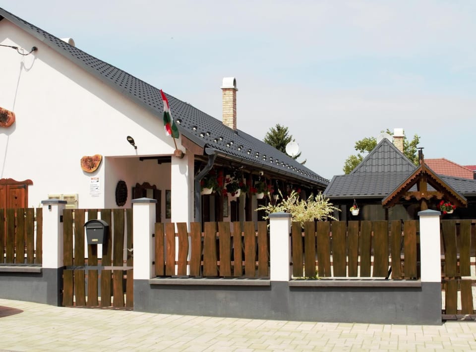 Property building, Facade/entrance, Day