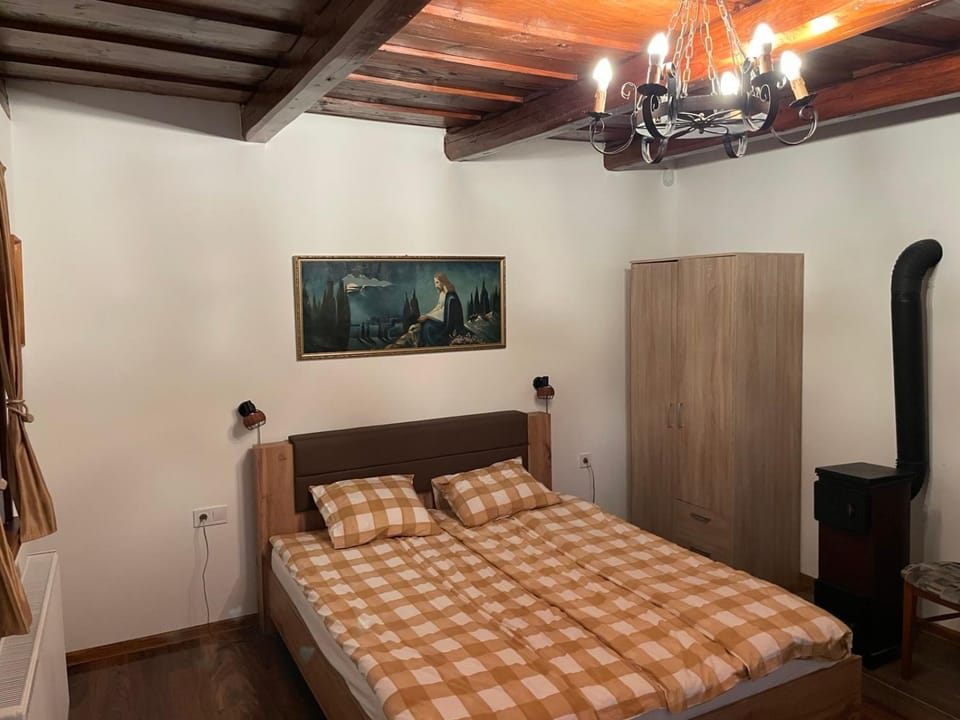 Bed, TV and multimedia, Bedroom, wardrobe
