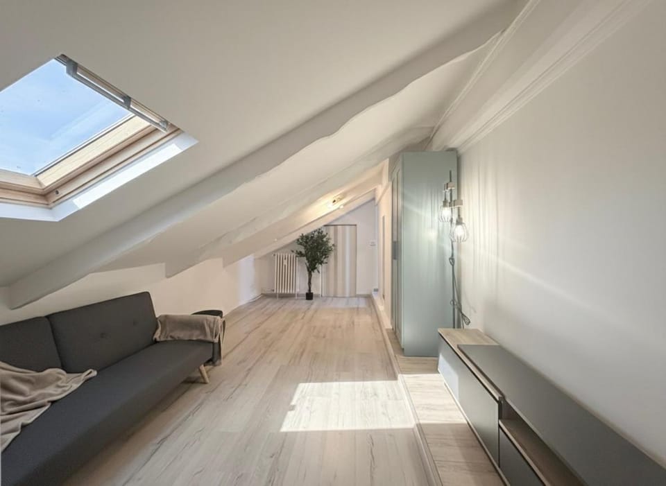 Day, Living room, Seating area