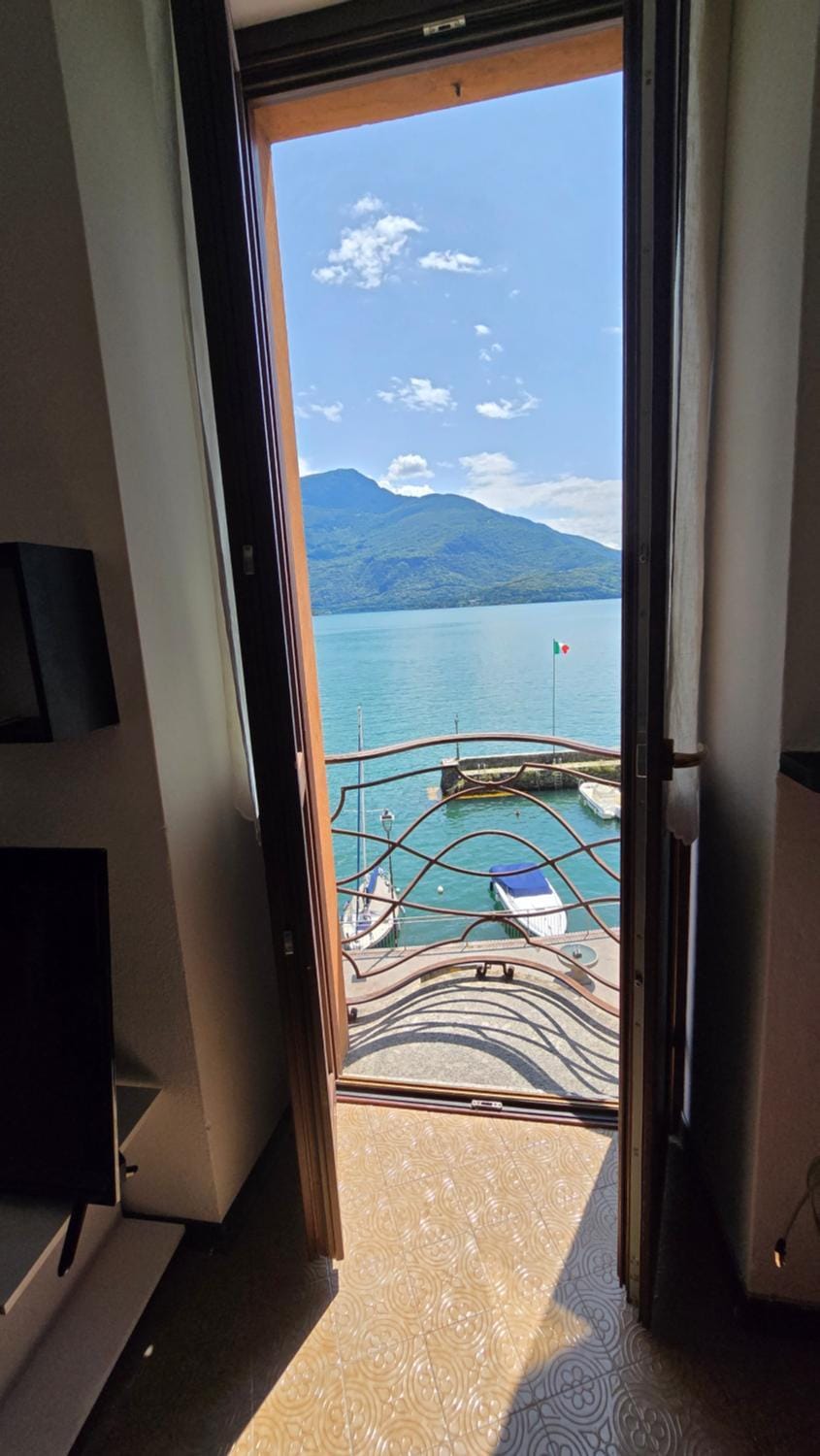 CASA GIORGIA - Stunning Lakeside View Apartment in Domaso