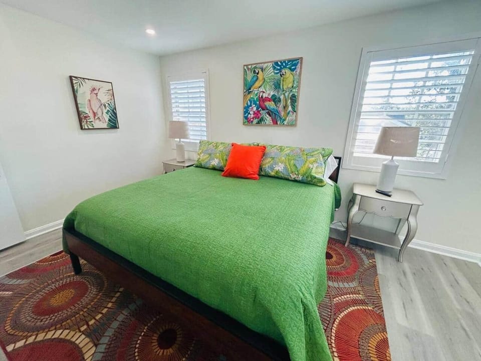 Hi Guest! It’s the upstairs of a cozy duplex. House in Jacksonville