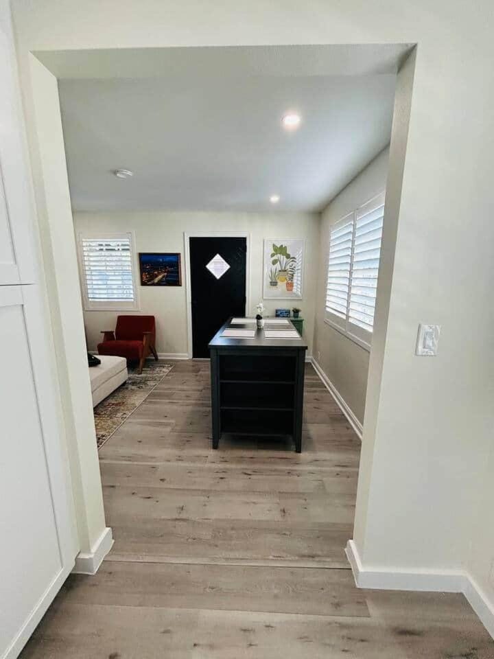 Hi Guest! It’s the upstairs of a cozy duplex. House in Jacksonville