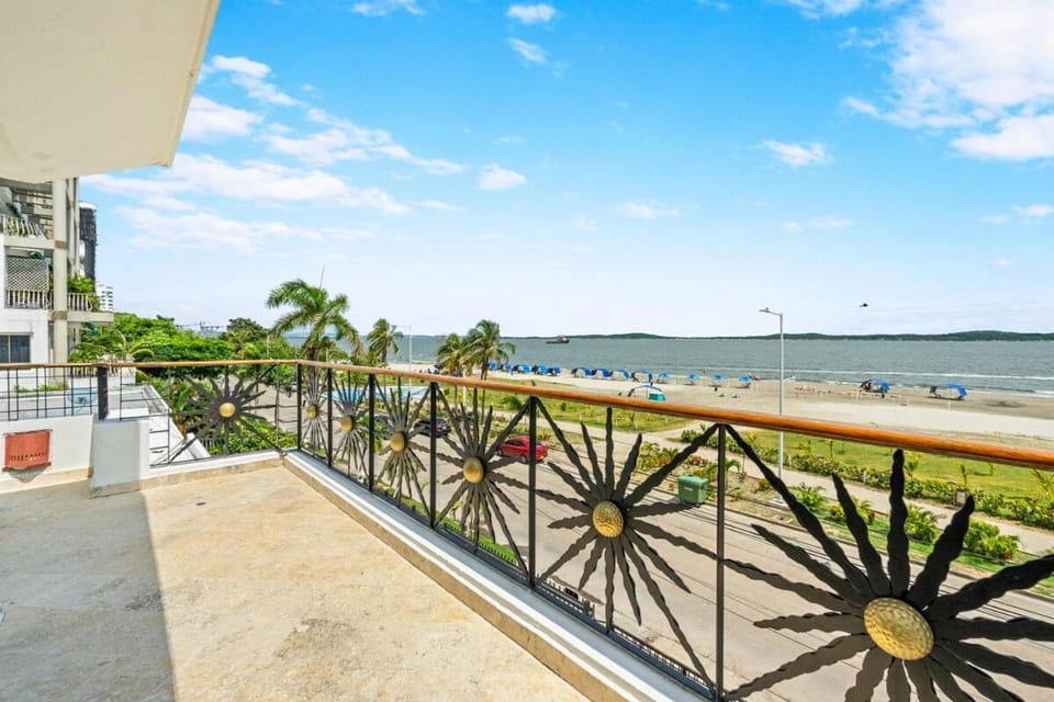 10BR Mansion Beachfront w Pool and Disco House in Cartagena
