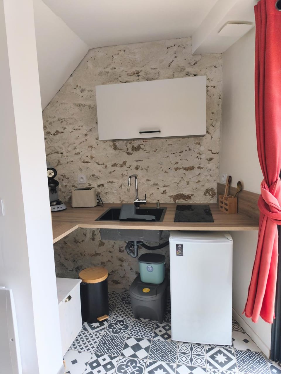 Kitchen or kitchenette