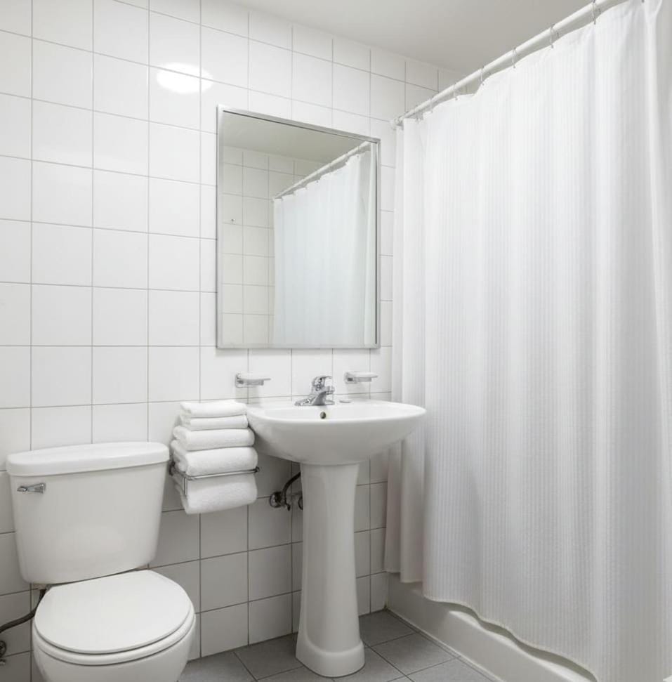 Shower, Toilet, Bathroom, bidet, towels