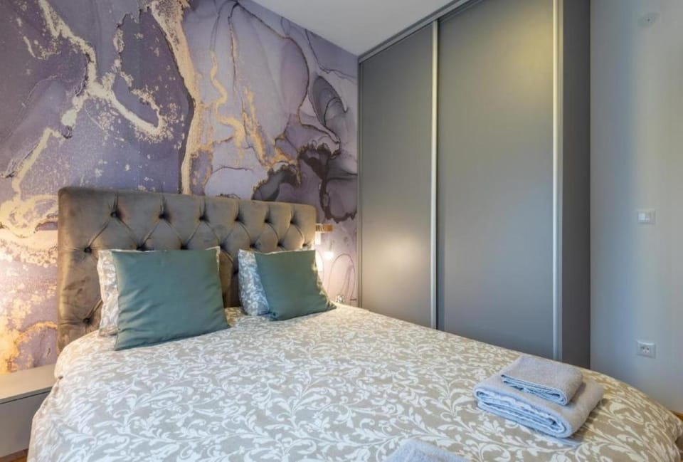 Bed, Photo of the whole room, Bedroom, towels, wardrobe