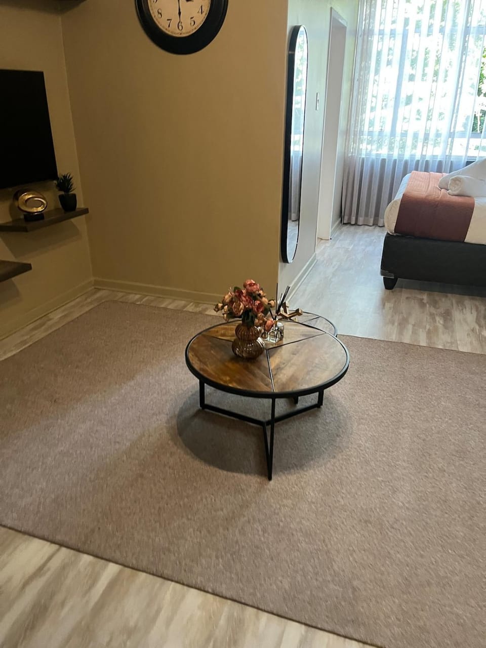 10Min from Sandton and Rosebank Apartment in Sandton