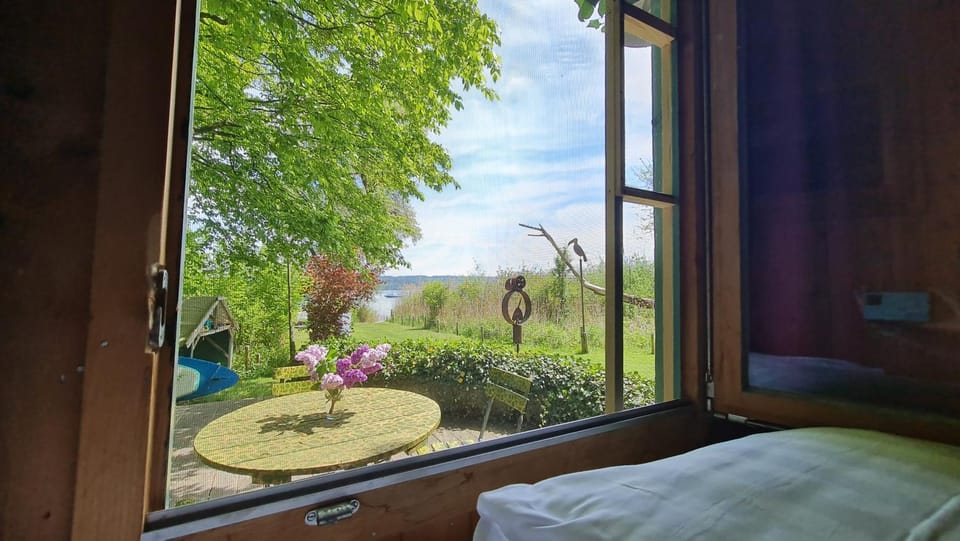 Spring, Bed, Day, Natural landscape, Garden, View (from property/room), Balcony/Terrace, Photo of the whole room, Bedroom, Garden view, Lake view