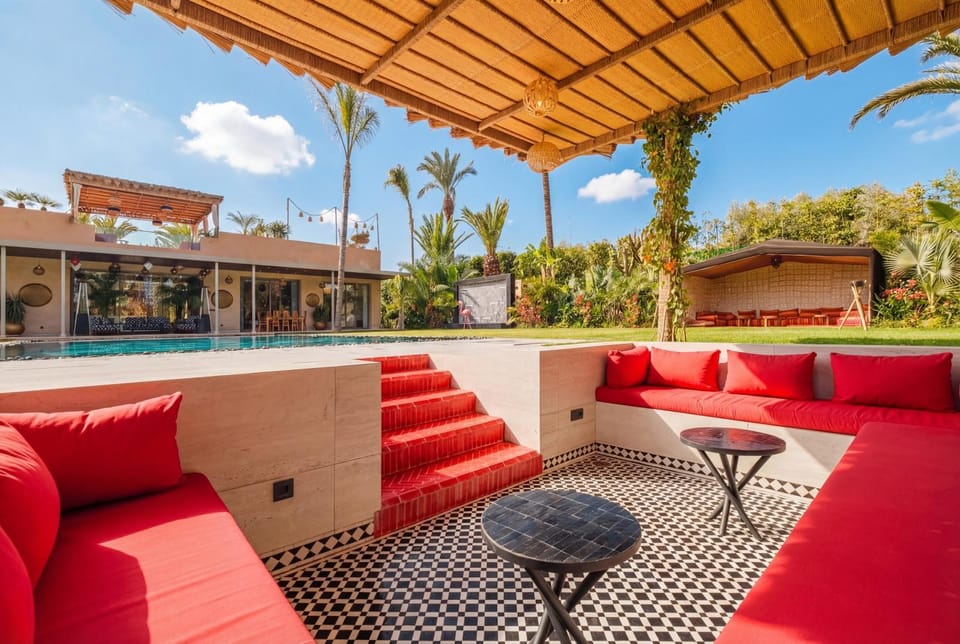 Patio, Day, Living room