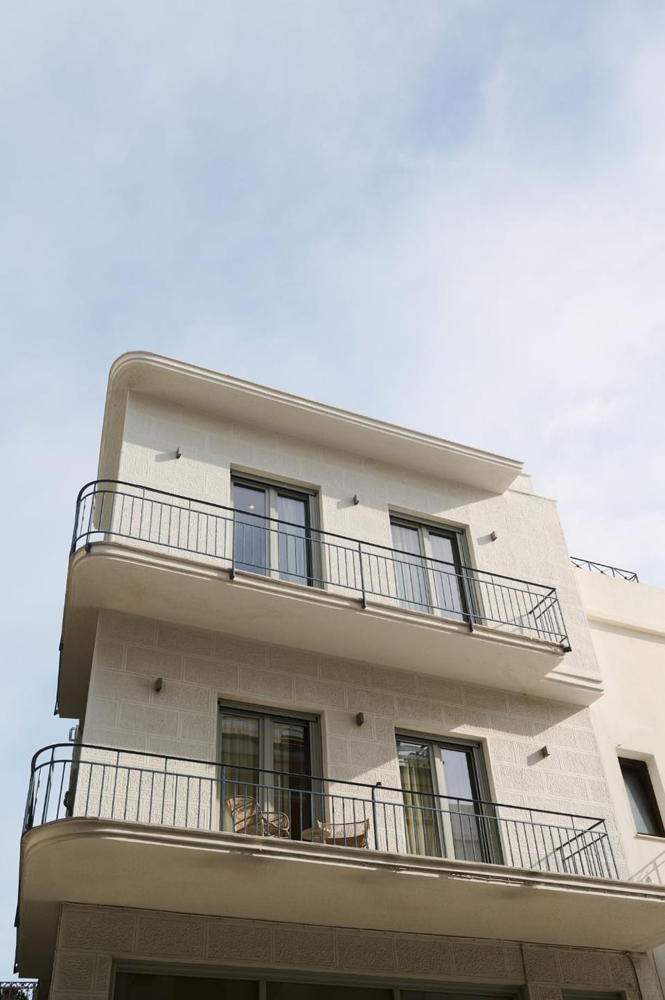 Property building, Day, Balcony/Terrace