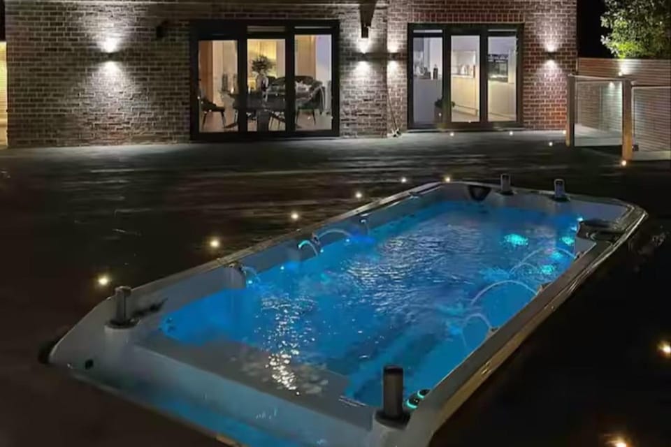 Hot tub - Bbq - Garden - Parking - Sleeps 8 House in Wychavon District