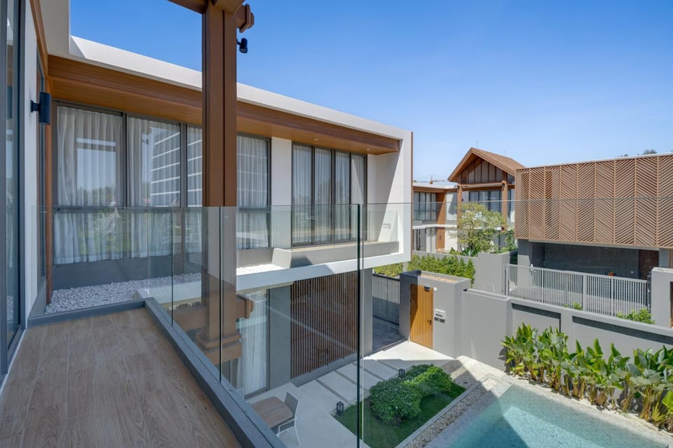 Property building, Swimming pool