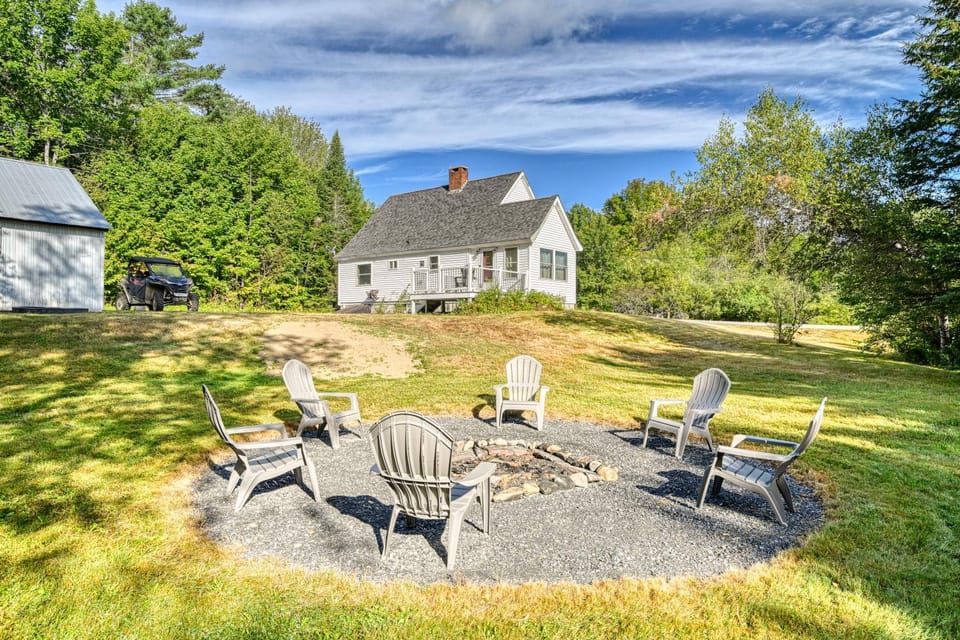 The Quiet Piper near Piper Pond, Trails, Fireplace House in Maine