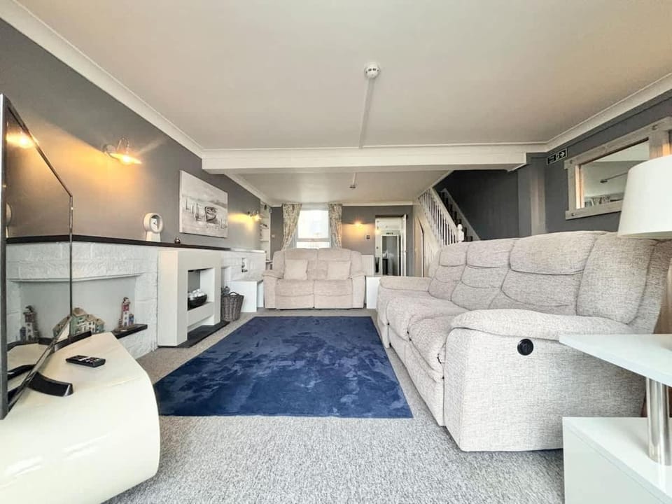 SeaDreamz Stylish Seafront Retreat in Penzance Sleeps 6 with 3 Bathrooms House in Penzance