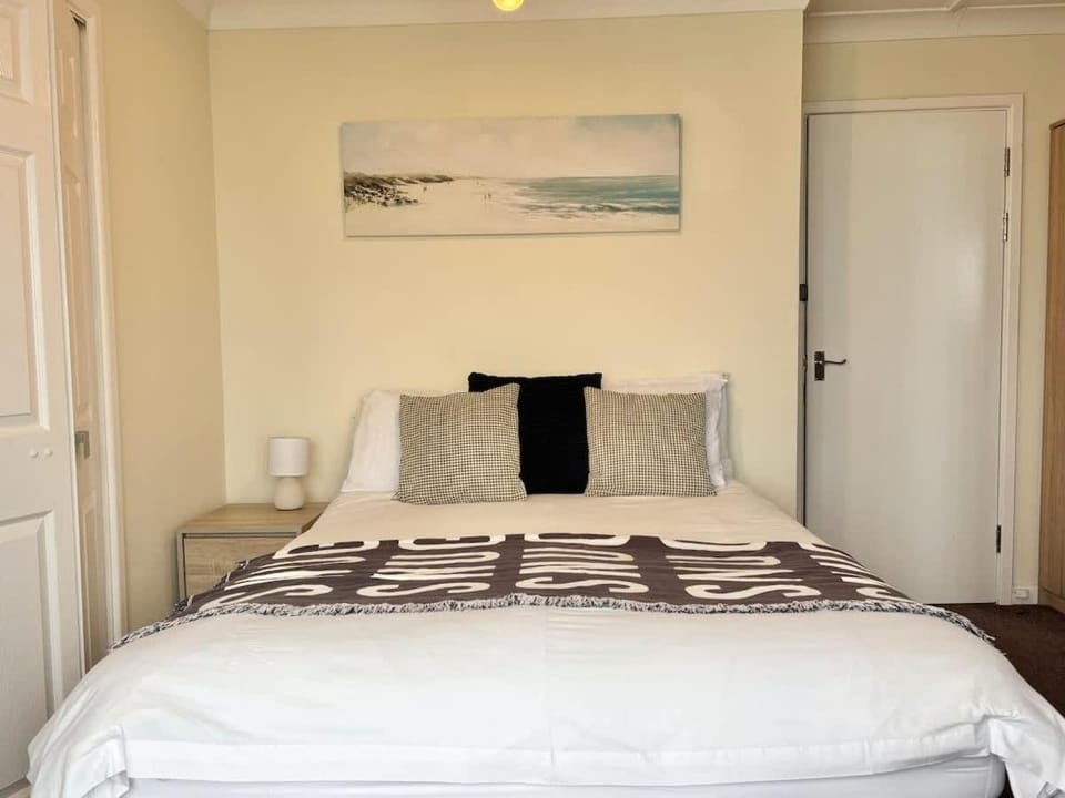 SeaDreamz Stylish Seafront Retreat in Penzance Sleeps 6 with 3 Bathrooms House in Penzance