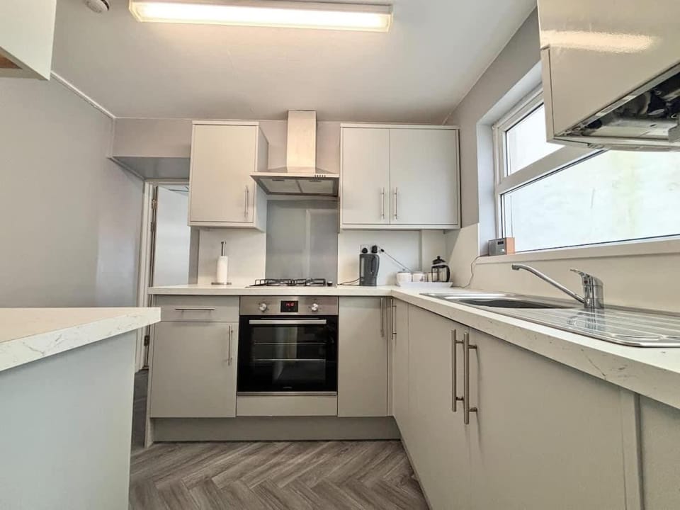 SeaDreamz Stylish Seafront Retreat in Penzance Sleeps 6 with 3 Bathrooms House in Penzance
