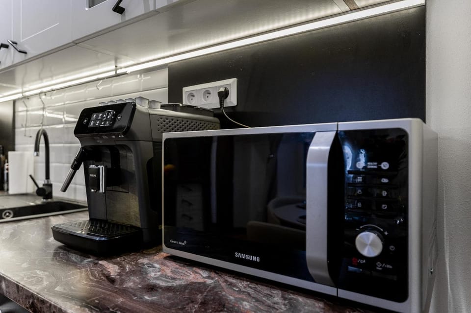 Coffee/tea facilities, microwave