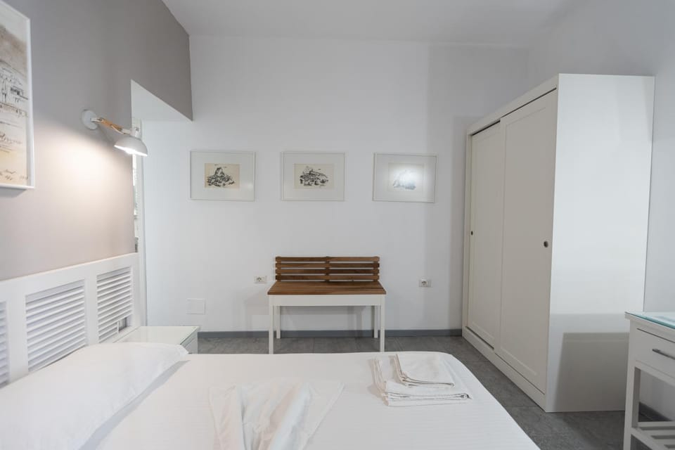 Bed, Photo of the whole room, Bedroom, internet, towels, wardrobe, air conditioner