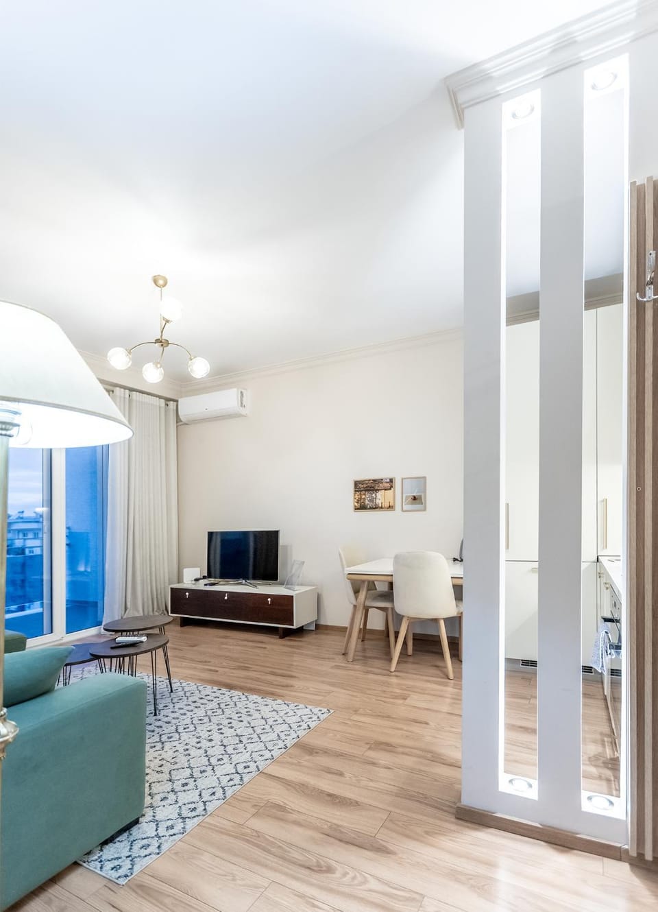 TV and multimedia, Living room, Seating area, Dining area