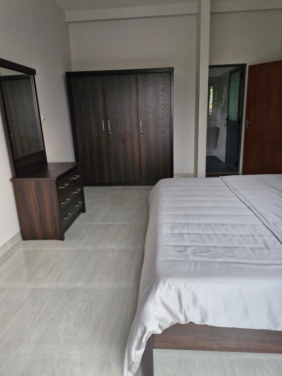 Comfy Rooms to Stay in City Bed and Breakfast in Western Province