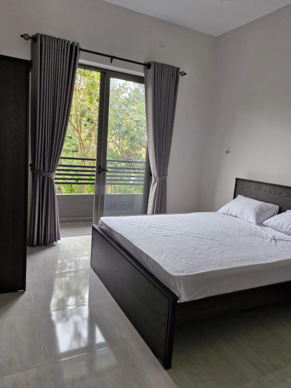 Comfy Rooms to Stay in City Bed and Breakfast in Western Province