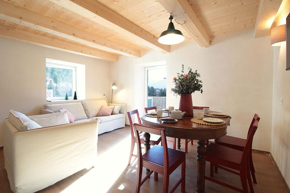 Spring, Winter, Summer, Living room, Dining area, Autumn