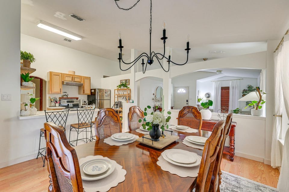 Cozy House by Zinnia Park! Family Home in McAllen House in McAllen