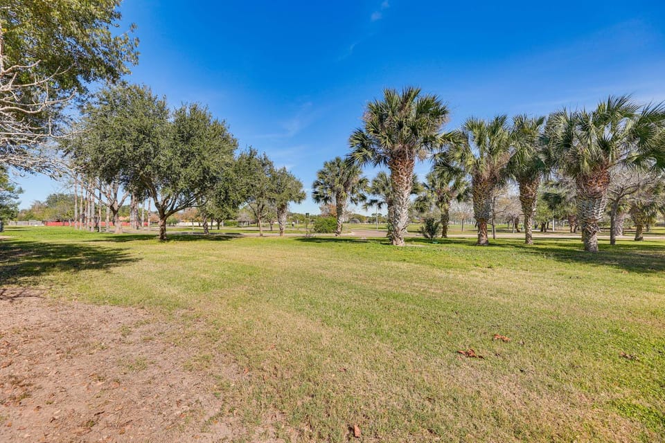 Cozy House by Zinnia Park! Family Home in McAllen House in McAllen