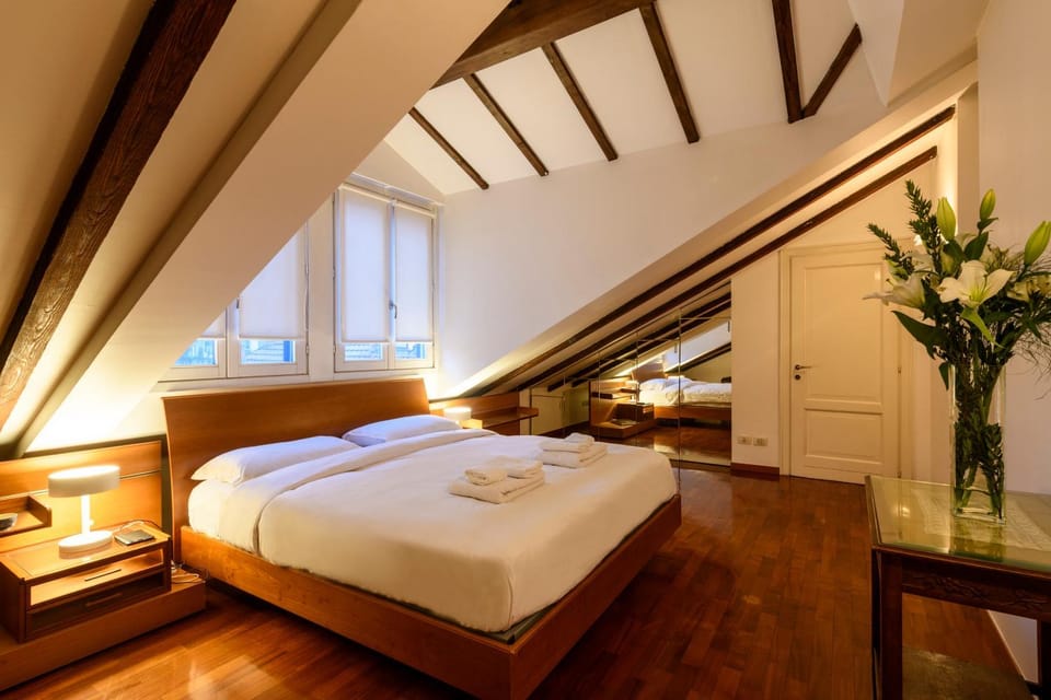 Bed, Photo of the whole room, towels