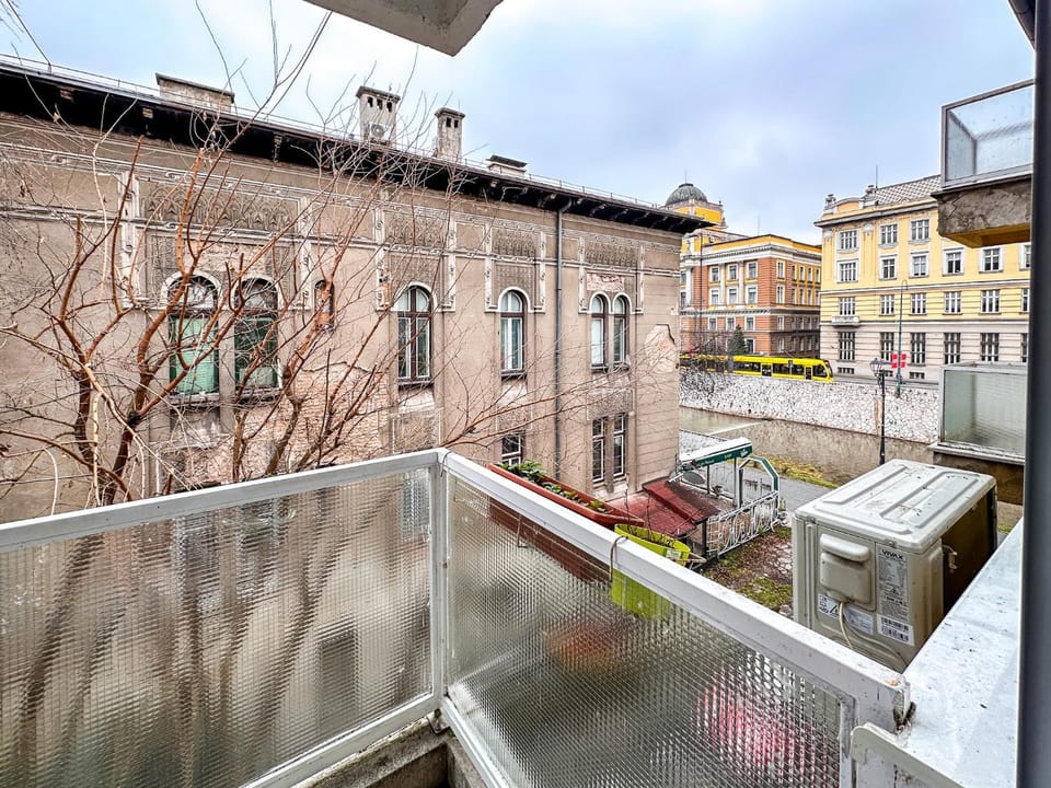 Cheyf Riverside Apartment & Free Garage parking Apartment in Sarajevo