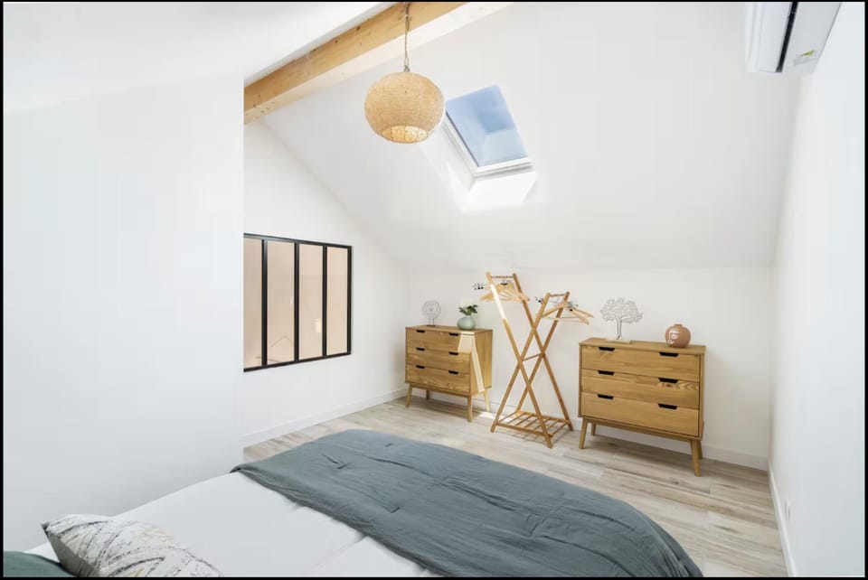 Photo of the whole room, Bedroom, storage