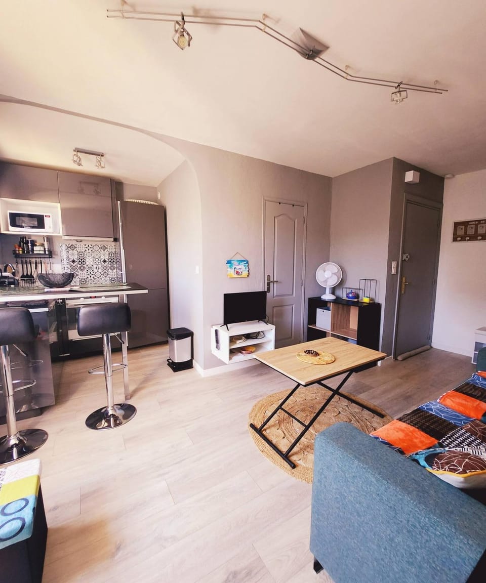 Communal lounge/ TV room, Living room