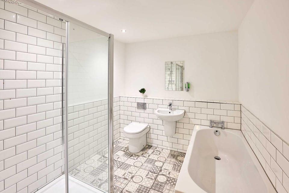 Shower, Toilet, Bathroom, Bath