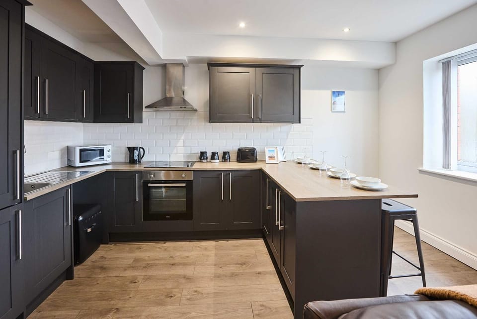 Kitchen or kitchenette, Dining area, oven