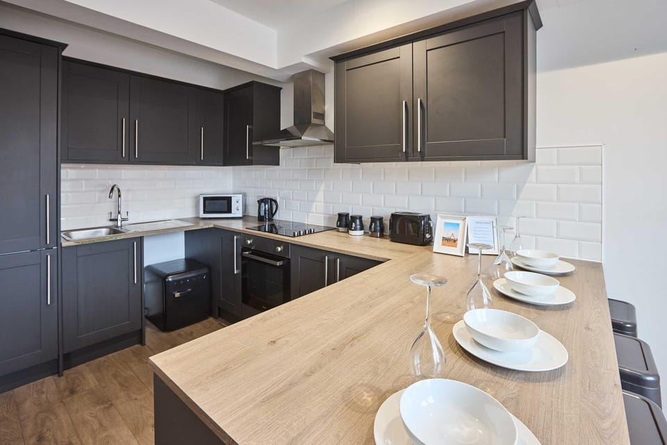 Kitchen or kitchenette, Dining area, oven