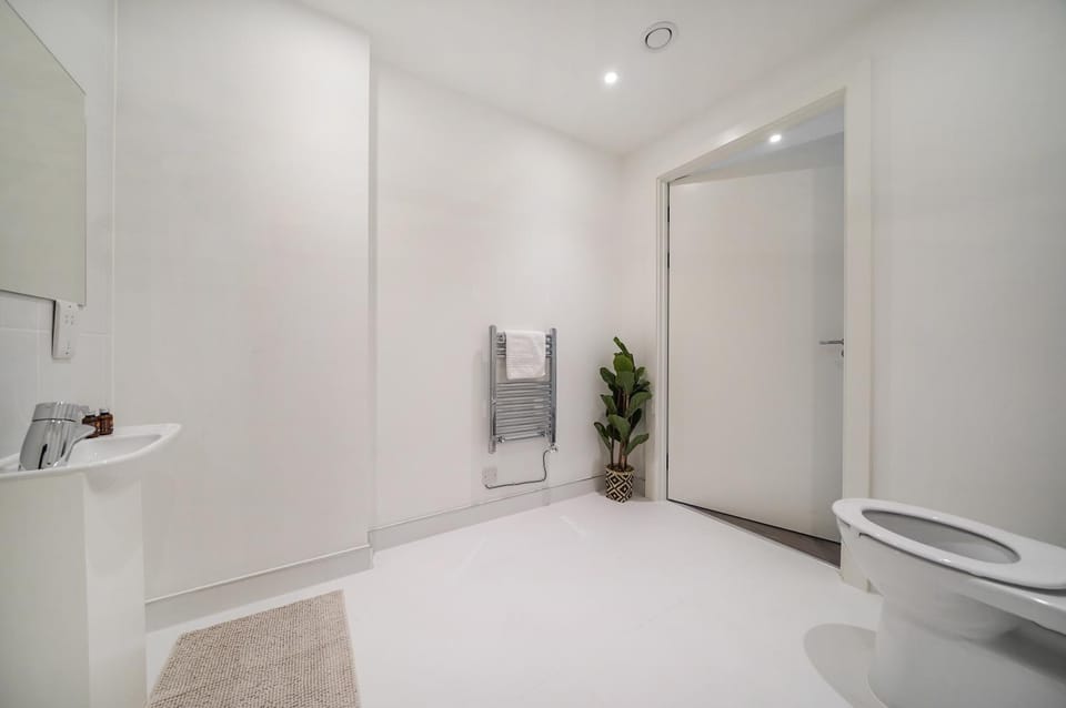 Stylish 2-Bed Flat with Balcony in Fulham SW6 Apartment in London