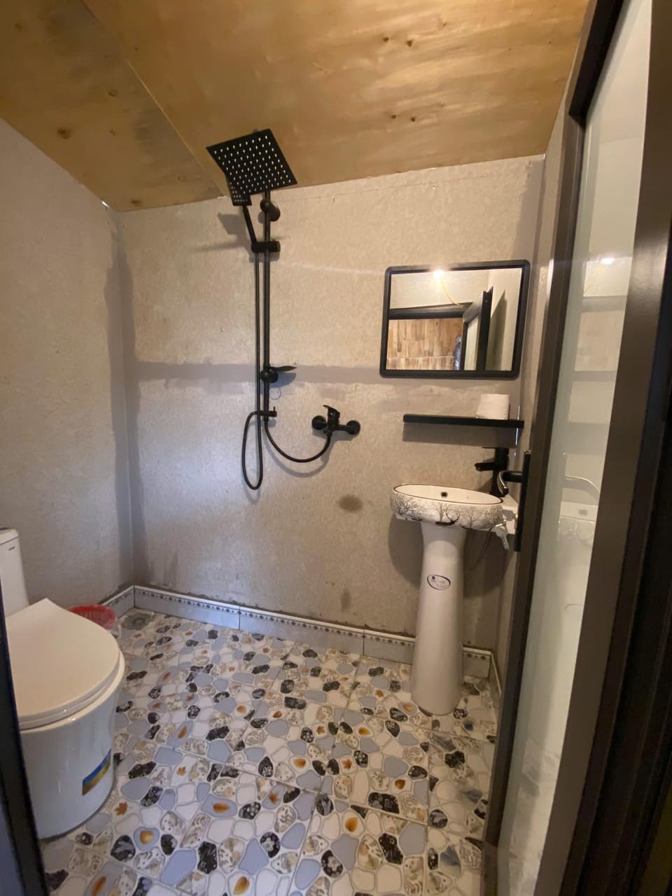Shower, Toilet