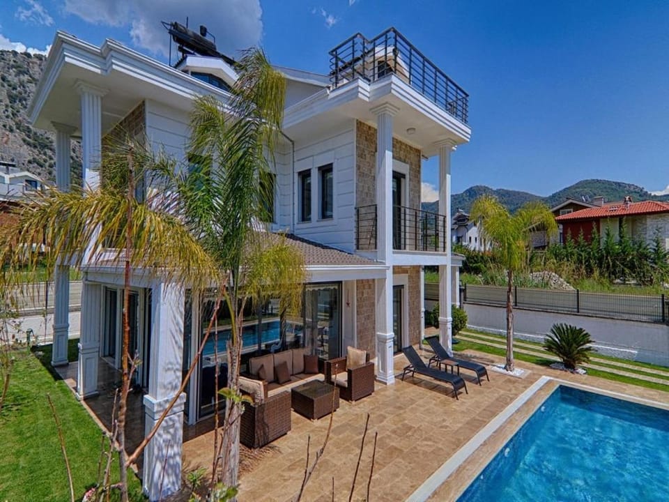 Property building, Patio, Day, Natural landscape, Garden, Garden view, Mountain view, Pool view, Swimming pool, sunbed