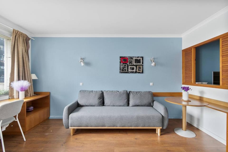 Appartement T2, Proche Parc Expo, Parking Privé en sous sol Apartment in Issy-les-Moulineaux