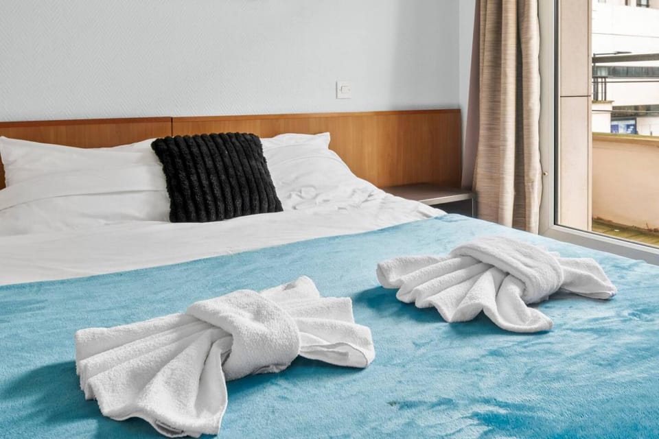 Appartement T2, Proche Parc Expo, Parking Privé en sous sol Apartment in Issy-les-Moulineaux